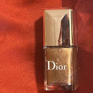 Dior bronze color nail